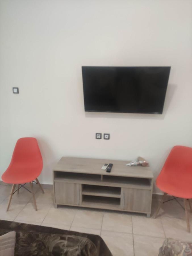 G M 3 Rooms Kentpo In The Heart Of The City Лариса Екстер'єр фото